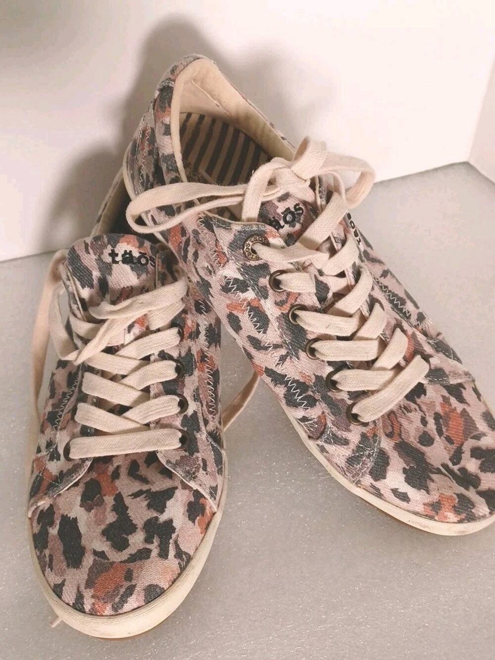 Taos Camo Tennis Shoes Women’s Lace Up Size 8.5